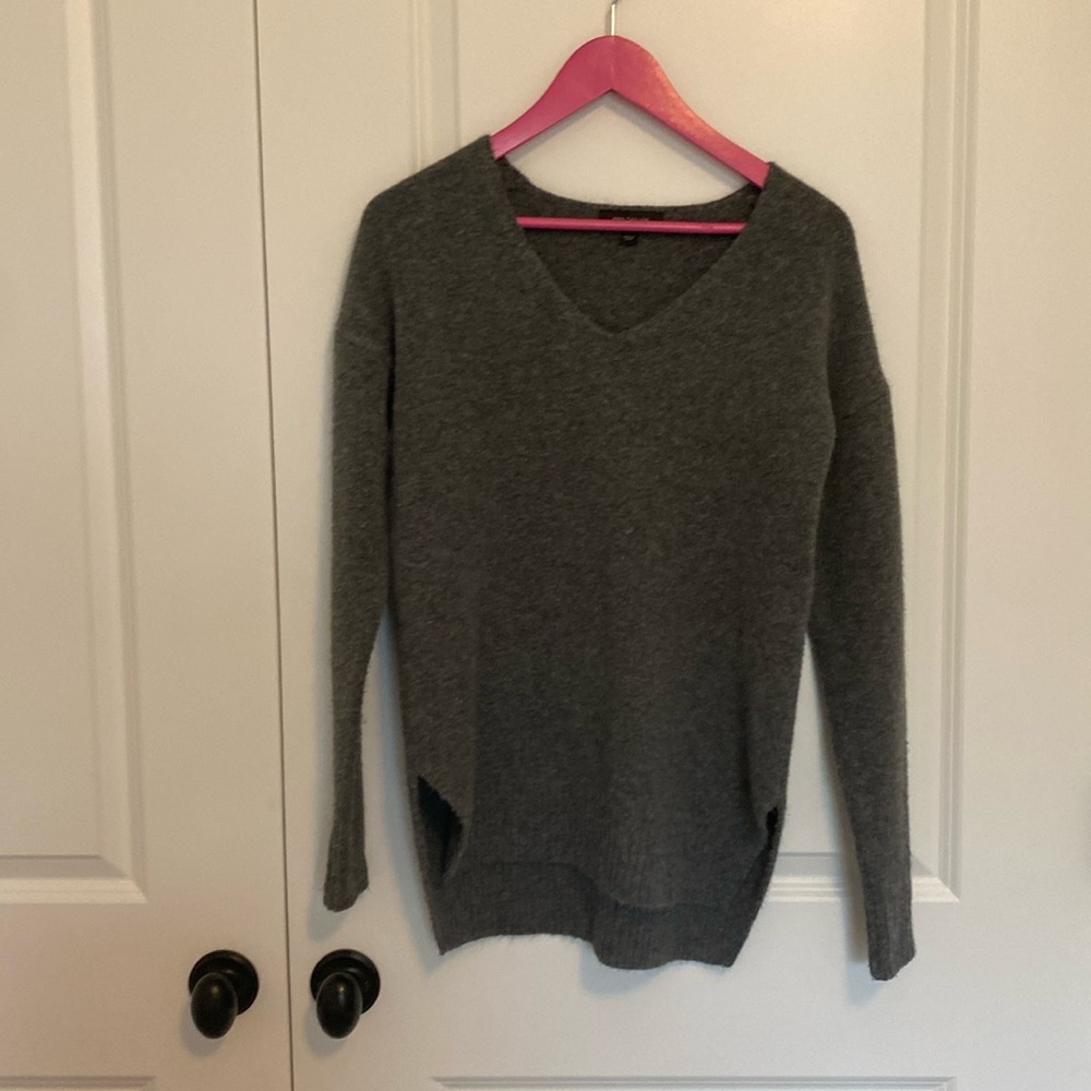 Ann Taylor V Neck‎ Sweater